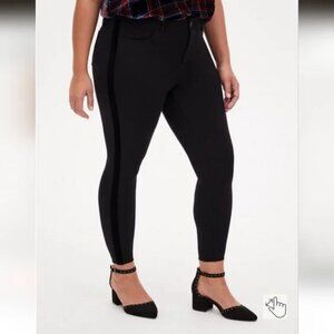 Studio by Torrid 5 pocket Luxe Black Ponte Stretch Ankle Pants 18R GUC